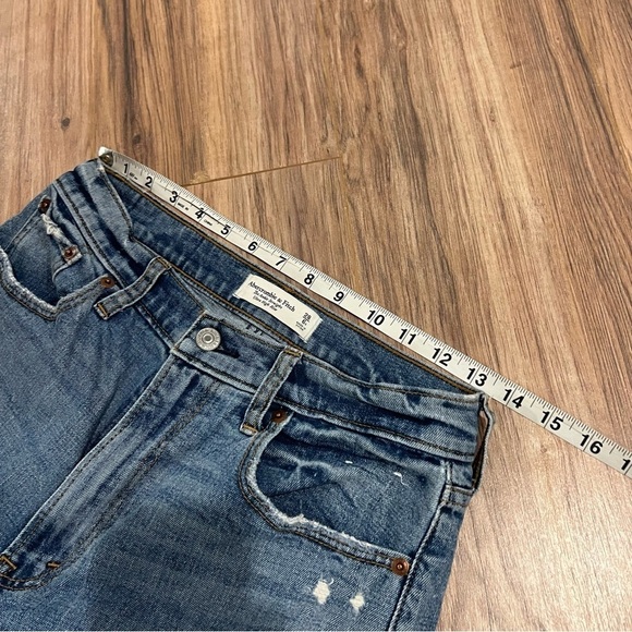 Abercrombie & Fitch Ultra High Rise Ankle Straight Jean - Picture 5 of 6